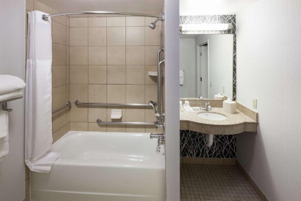 Hilton Garden Inn Lake Forest image 18